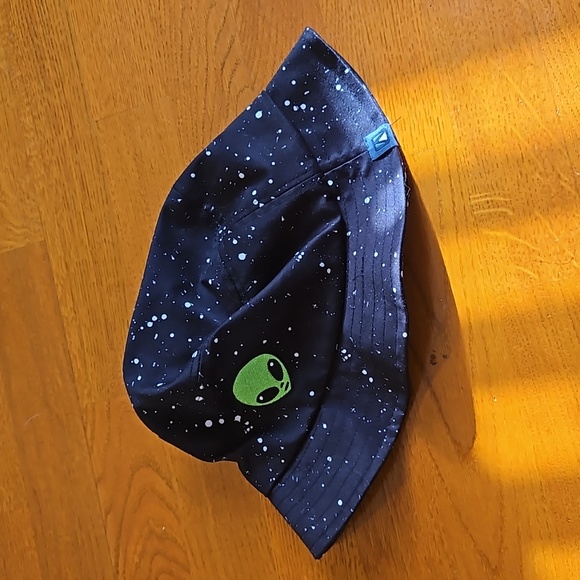 Bucket hats - Picture 3 of 6